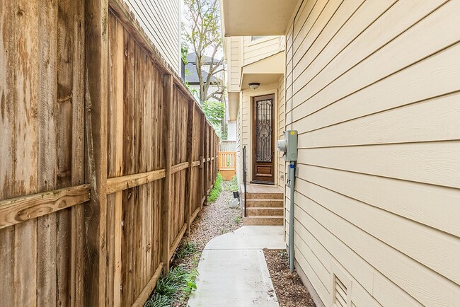 5535 Kiam St in Houston, TX - Building Photo - Building Photo
