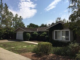 3863 Campolindo Dr in Moraga, CA - Building Photo