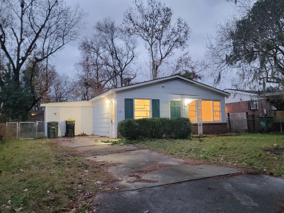 908 Carroll St in Savannah, GA - Building Photo