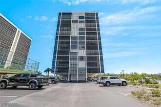 26235 Hickory Blvd, Unit 7B in Bonita Springs, FL - Building Photo - Building Photo