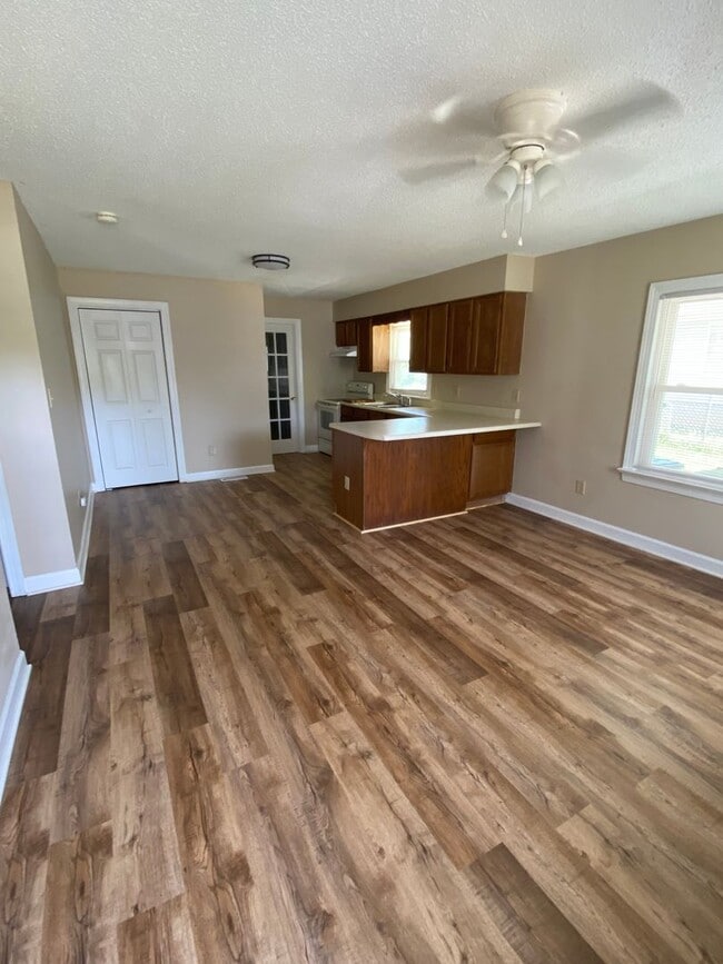 1408 Woodmere Dr in Greensboro, NC - Building Photo - Building Photo