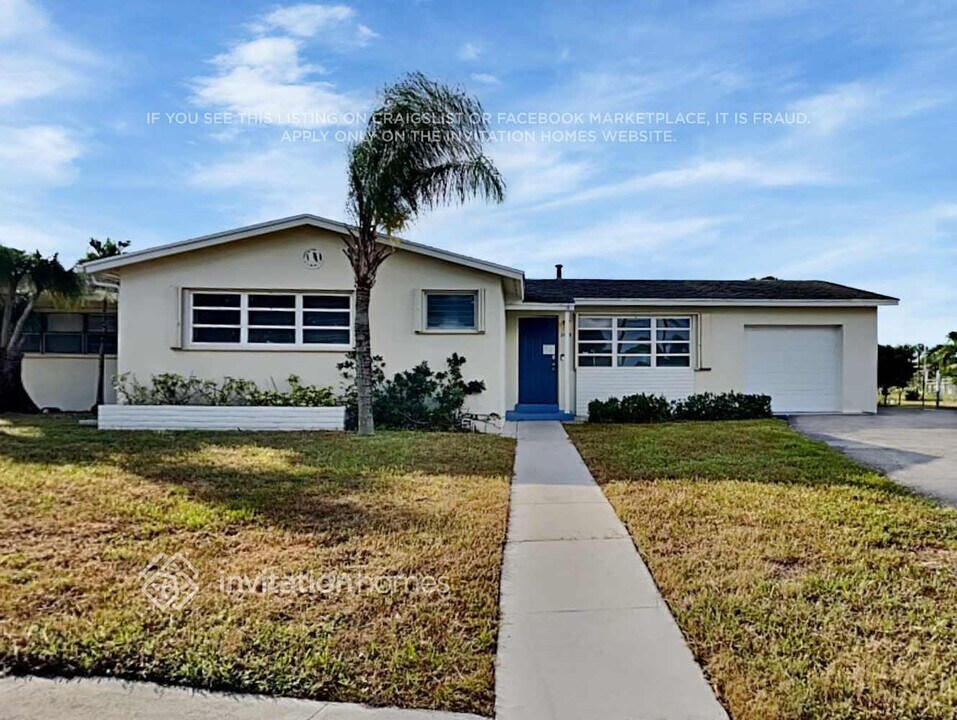 2490 Florida Mango Rd in West Palm Beach, FL - Building Photo