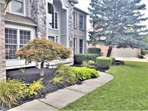 47498 Fox Run Dr in Canton Township, MI - Building Photo - Building Photo