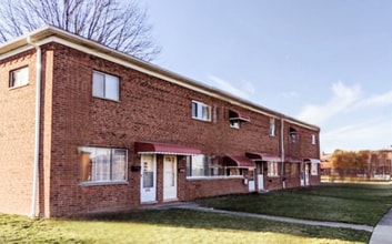 30335 Euclid Ave in Wickliffe, OH - Building Photo - Building Photo