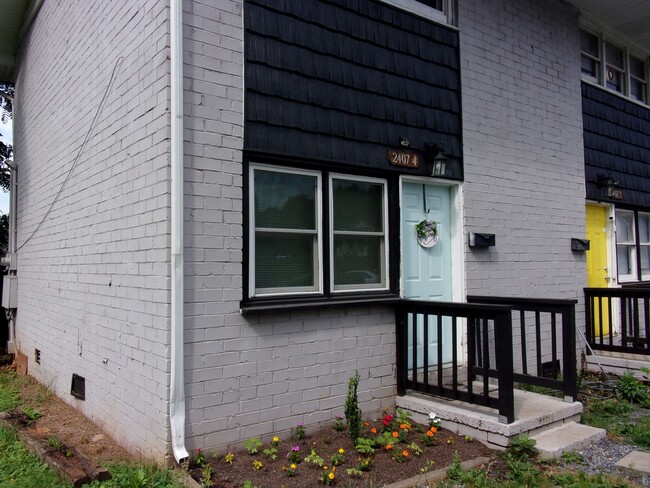 2407-4 Julia Ave in Charlotte, NC - Foto de edificio - Building Photo