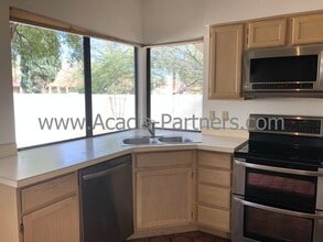5520 N Vía Umbrosa in Tucson, AZ - Building Photo - Building Photo