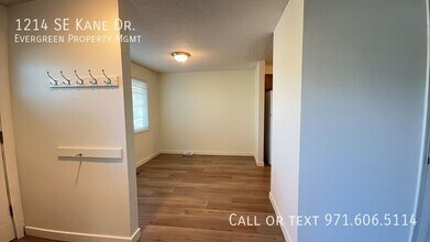 1214 SE Kane Dr in Gresham, OR - Building Photo - Building Photo
