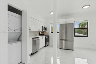 8010 Crespi Blvd in Miami Beach, FL - Building Photo - Building Photo