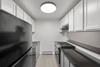 Colonial Hills Apartments in Monticello, NY - Building Photo - Building Photo