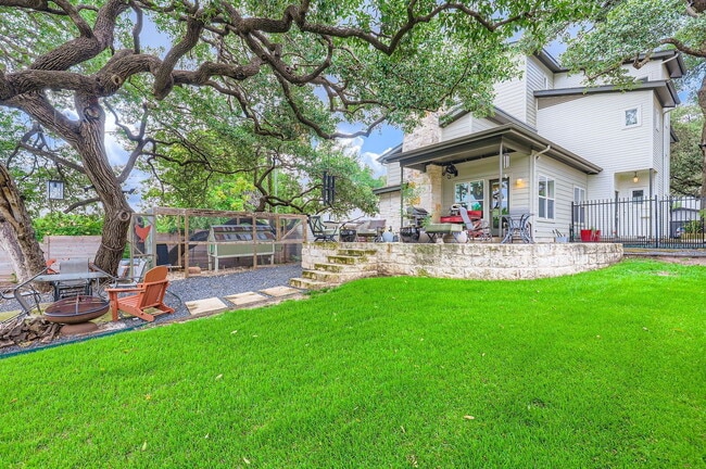 property at 1211 W Mary St