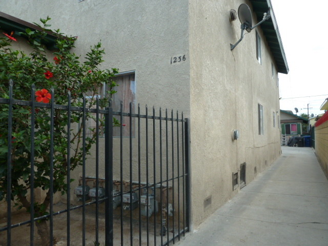 1232 S Kenmore Ave in Los Angeles, CA - Building Photo - Building Photo