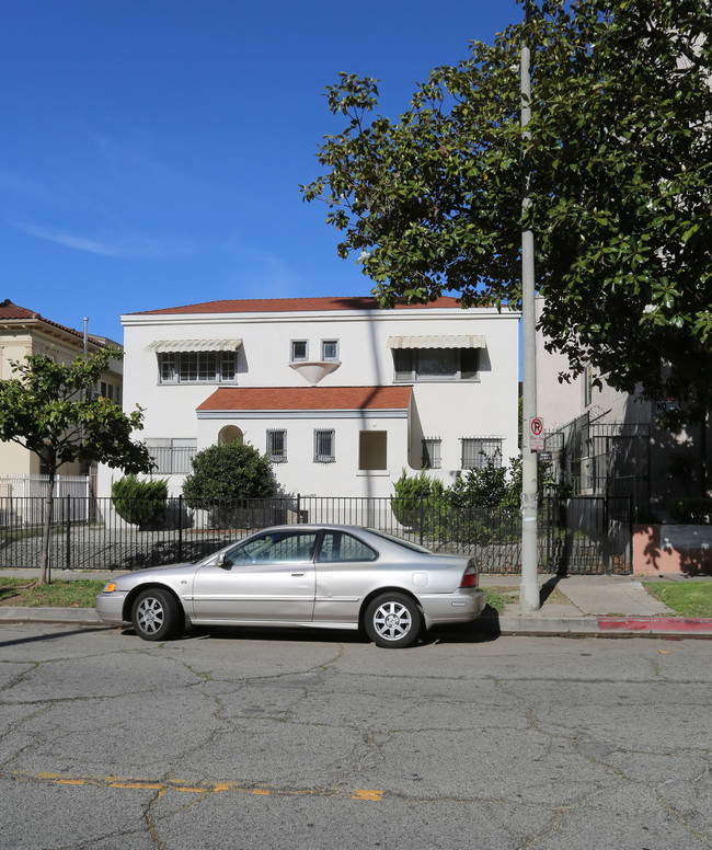 833 S New Hampshire Ave in Los Angeles, CA - Foto de edificio - Building Photo