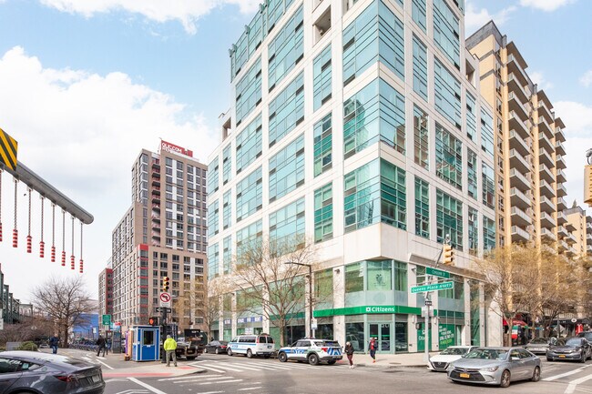 View 59 in Long Island City, NY - Foto de edificio - Building Photo