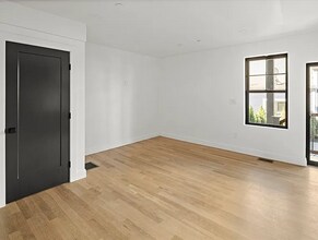 99 5th St, Unit #2 in Cambridge, MA - Building Photo - Building Photo