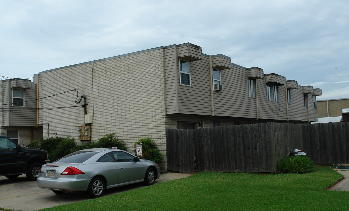 2716 Harvard Ave in Metairie, LA - Foto de edificio