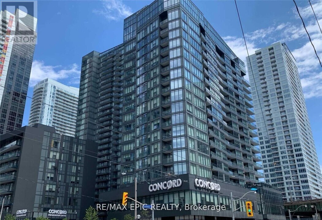 80 Queens Wharf Rd in Toronto, ON - Building Photo
