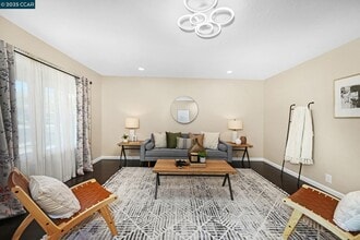 557 Alameda Dr in Livermore, CA - Building Photo - Building Photo