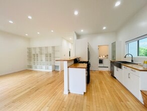 4917 Buchanan St in Los Angeles, CA - Foto de edificio - Building Photo