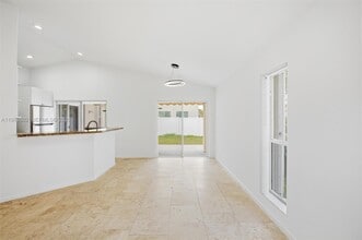 922 Falling Water Rd in Weston, FL - Building Photo - Building Photo