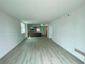 500 Brickell Ave in Miami, FL - Building Photo - Building Photo