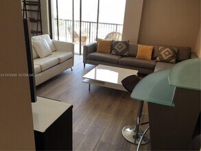 1800 Collins Ave in Miami Beach, FL - Building Photo - Building Photo