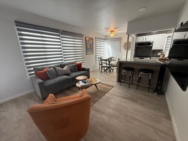 67 Bay Shore Ave in Long Beach, CA - Building Photo - Building Photo