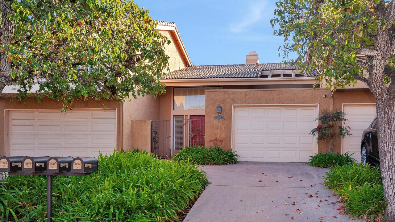 2579 Caminito Muirfield in San Diego, CA - Building Photo