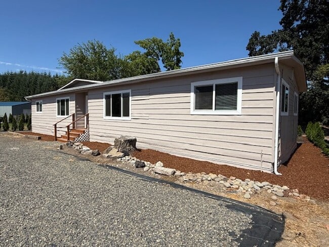 12601 SE Kimsey Rd in Dayton, OR - Building Photo - Building Photo