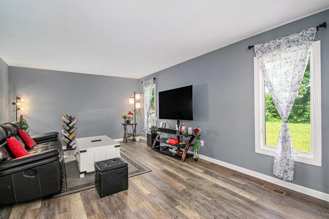 2116 Lindenwood Ave in Warsaw, IN - Building Photo - Building Photo