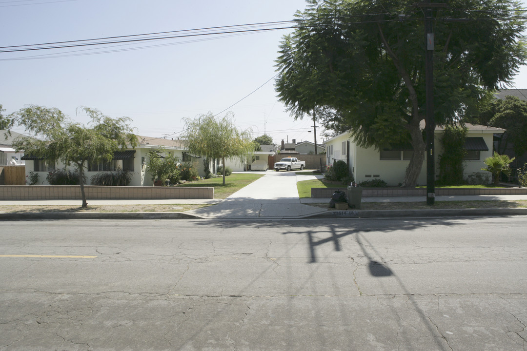 25310 Oak St in Lomita, CA - Building Photo