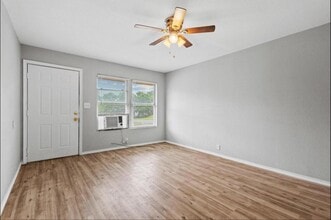 701 W Hull St in Denison, TX - Building Photo - Building Photo