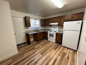 2513 Ponderosa St in South Lake Tahoe, CA - Foto de edificio - Building Photo