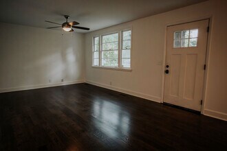 1100 Grandview Dr in Nashville, TN - Foto de edificio - Building Photo