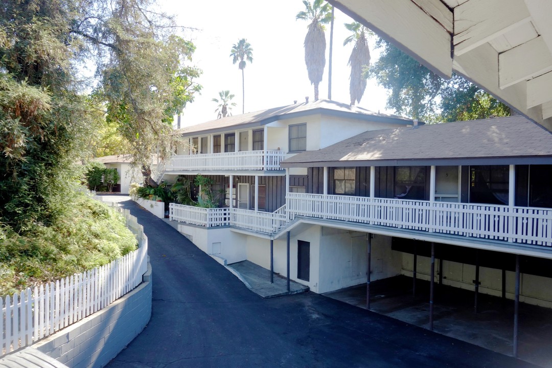 295-305 Barthe Dr in Pasadena, CA - Building Photo