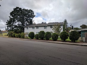 303 Warren St S in Monmouth, OR - Building Photo - Building Photo