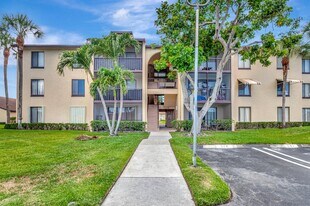 629 Sea Pine Way in Greenacres, FL - Building Photo