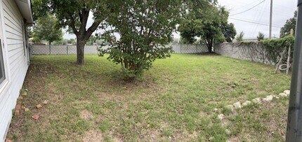 1210 N Garfield Ave in Stephenville, TX - Building Photo - Building Photo
