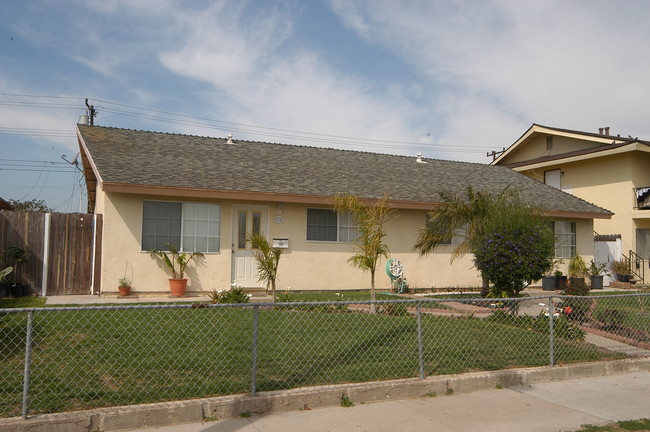 4747-4751 Olds Rd in Oxnard, CA - Building Photo - Building Photo