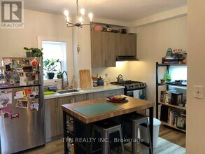222-222 Oakwood Ave in Toronto, ON - Building Photo - Building Photo