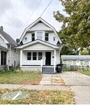 828 Toronto Ave in Toledo, OH - Building Photo