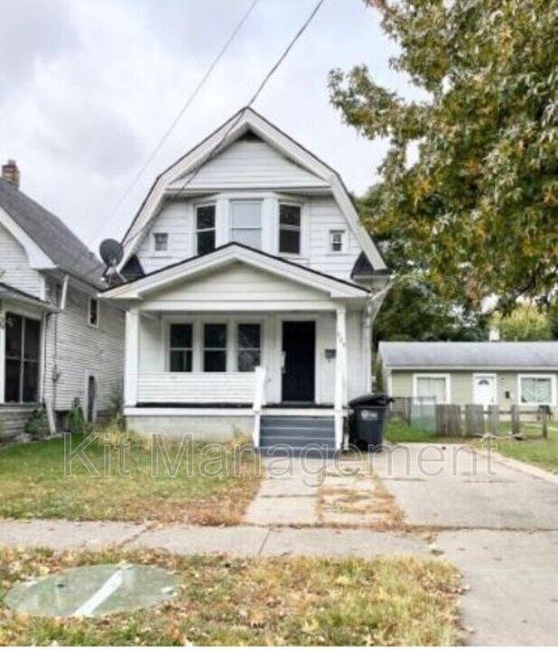 828 Toronto Ave in Toledo, OH - Building Photo