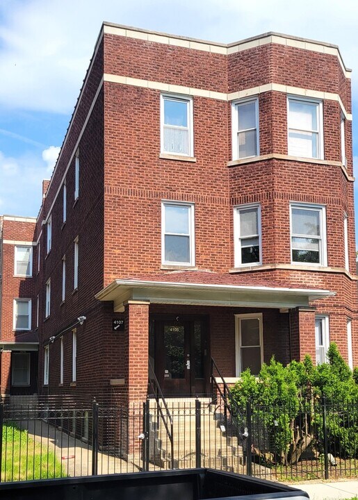 4105 N Bernard St in Chicago, IL - Building Photo