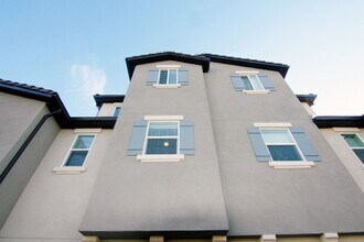 2220 Altamira Dr in Reno, NV - Building Photo - Building Photo