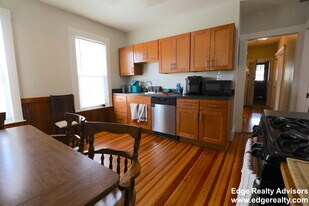 39 Foster St, Unit 3 in Boston, MA - Building Photo