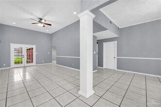 4621 W Maple Ave in McAllen, TX - Foto de edificio - Building Photo