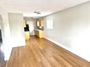 720 NE 7th St in Hallandale Beach, FL - Building Photo - Building Photo