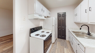 Birchwood Apartments in Cloverdale, VA - Foto de edificio - Interior Photo