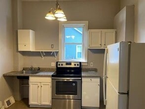 302 W Eureka St in Champaign, IL - Building Photo - Building Photo