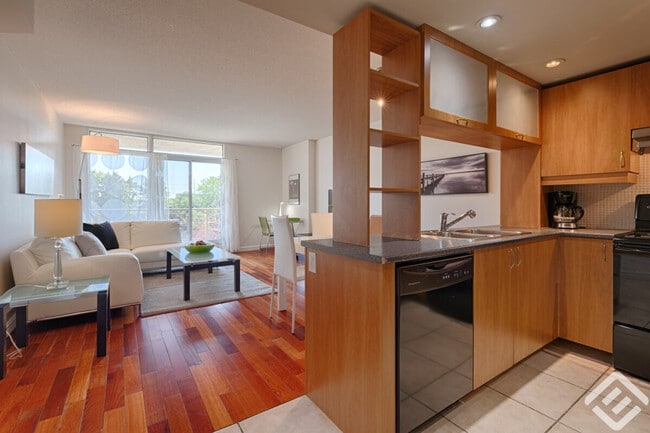 2727 Rue Saint-Patrick in Montréal, QC - Building Photo - Building Photo