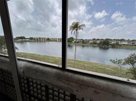 3301 Spanish Moss Terrace in Lauderhill, FL - Building Photo